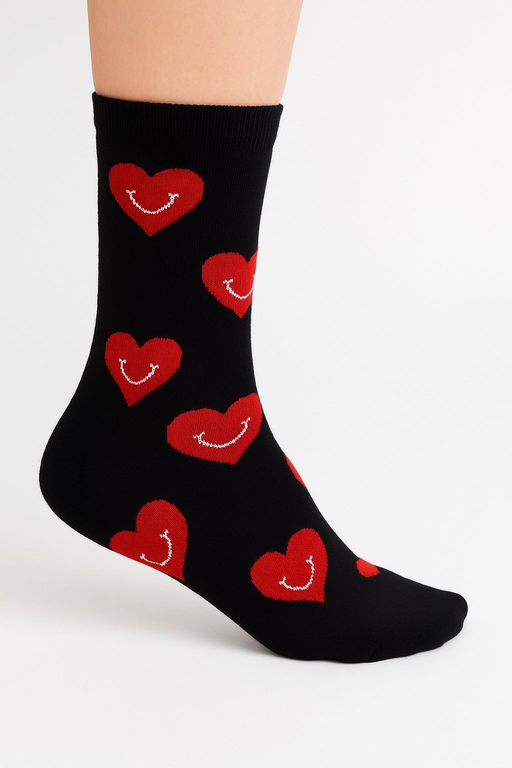 Siyah Kırmızı Kalp Desenli Çorap